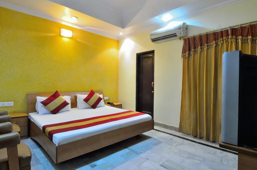 Hotel Roopa International Amritsar Exterior foto